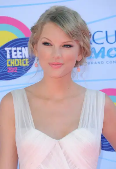 Taylor Swift Shines Bright at the Teen Choice Awards in California