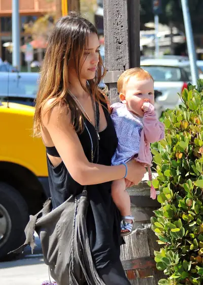 Jessica Alba's Day Out: A Stroll in Coldwater Canyon Park