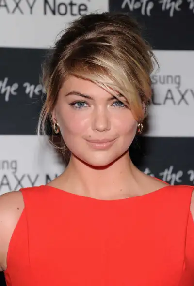 Kate Upton Graces the Launch of Samsung Galaxy Note - August 2012