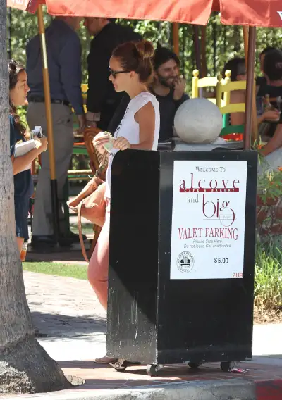 Olivia Wilde's Stylish Day Out in Los Feliz - Celebrity Sighting