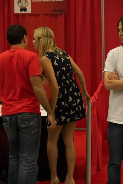 Laura Vandervoort's Enthralling Appearance at Montreal Comic Con