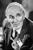 Desmond Llewelyn